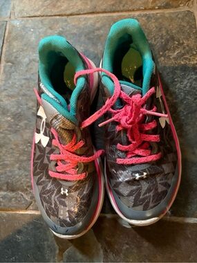Under Armour Gray Sneakers with Pink Laces and Teal Interior